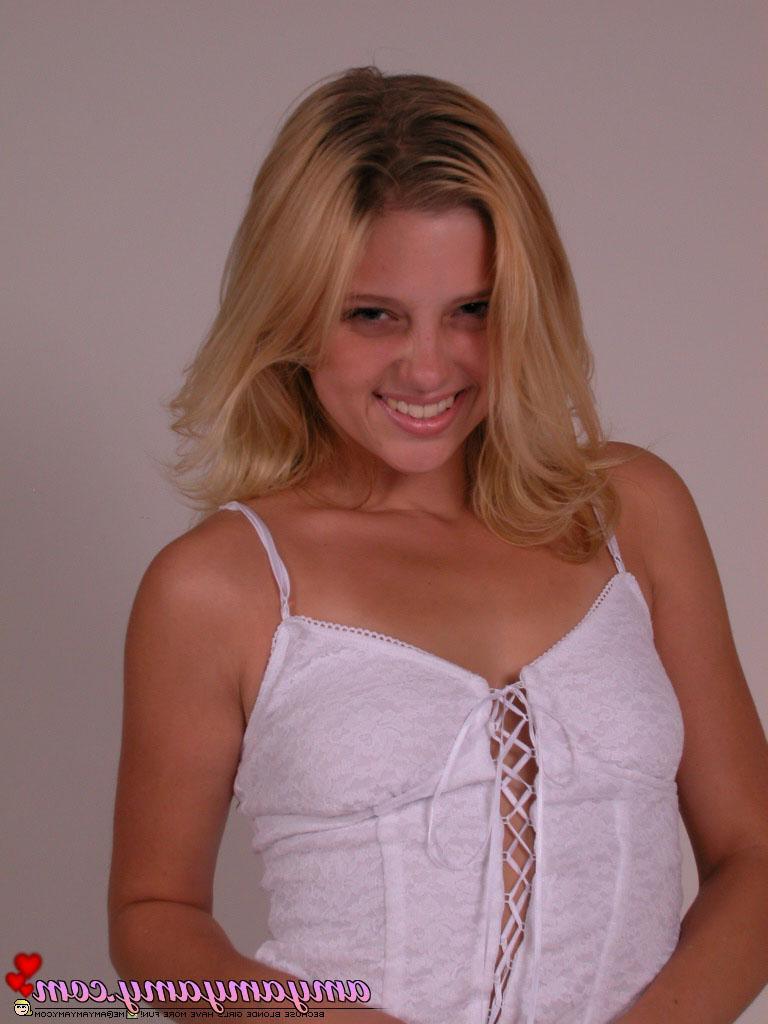 20P Pictures of cute teen Amy Amy Amy teasing