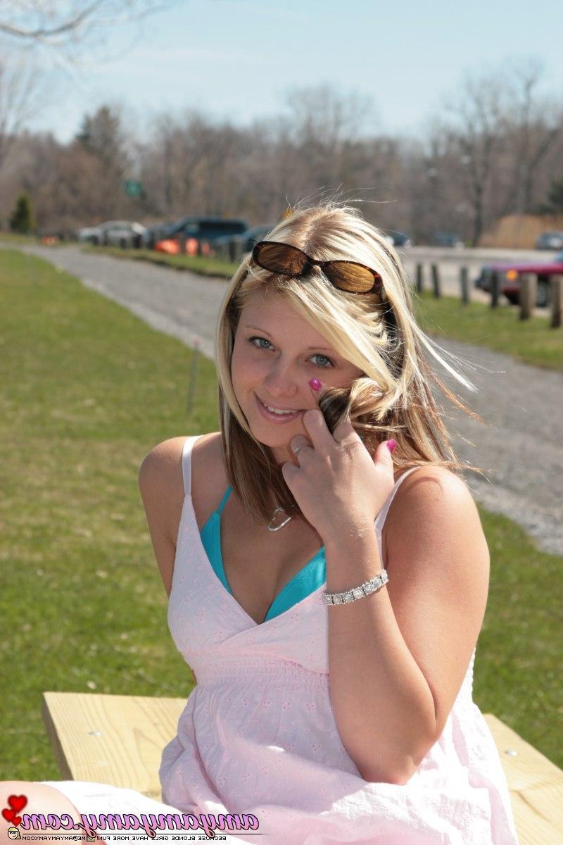 20P Pictures of Amy Amy Amy looking cute outside