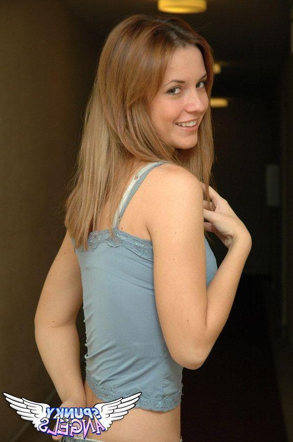 19P Pictures of a cute teen angel showing off