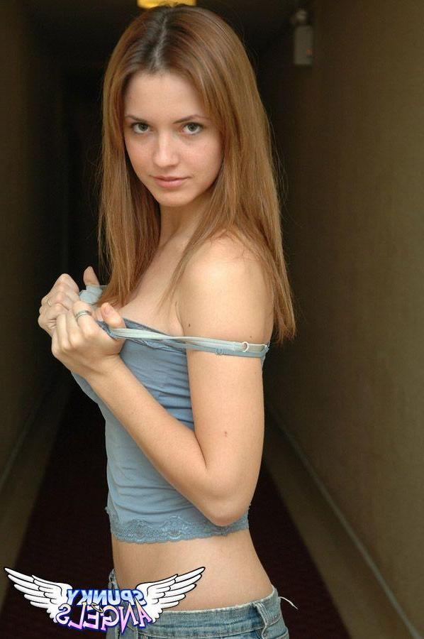 19P Pictures of a cute teen angel showing off