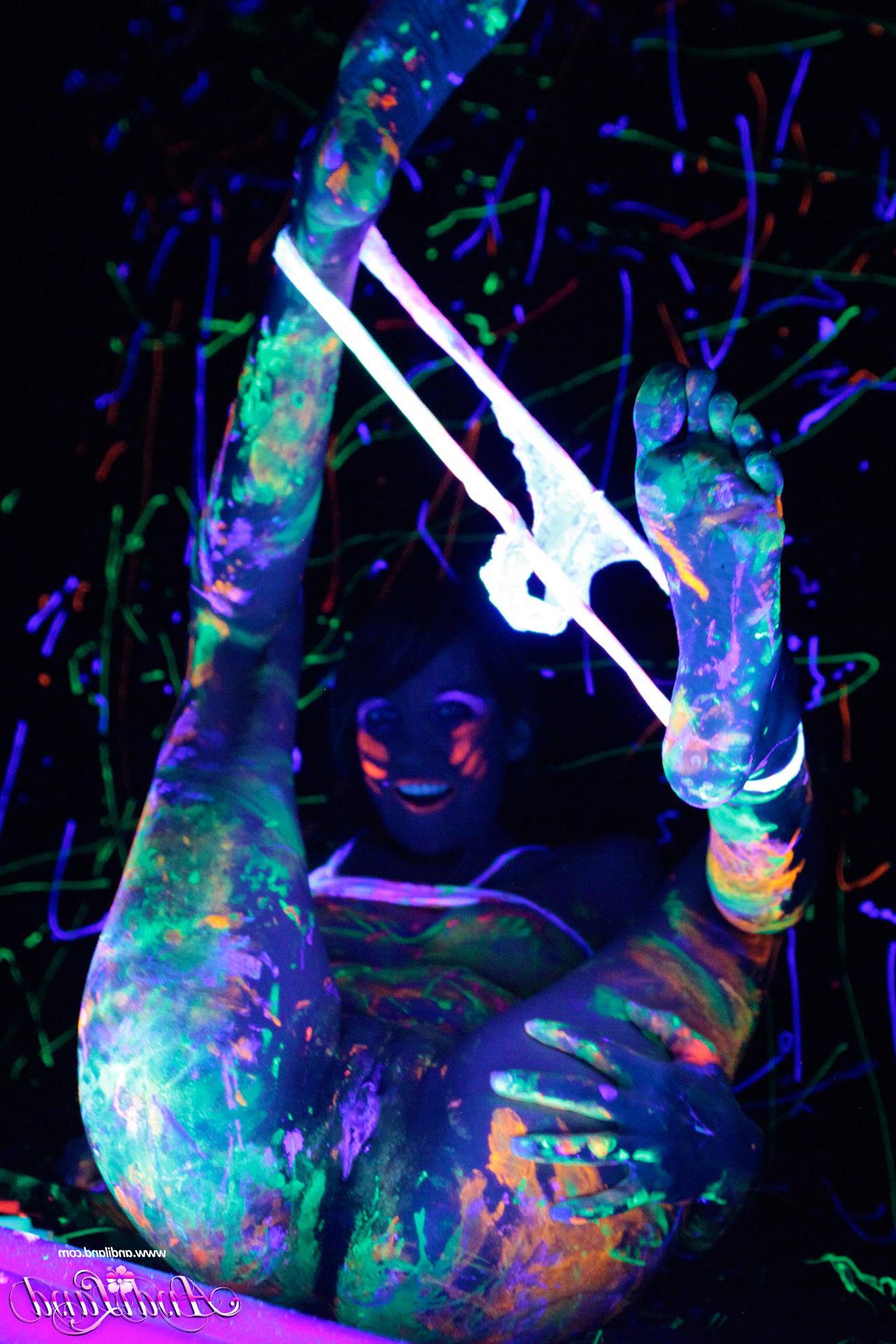 15P Andi Land gets super kinky with the black light and neon body paint