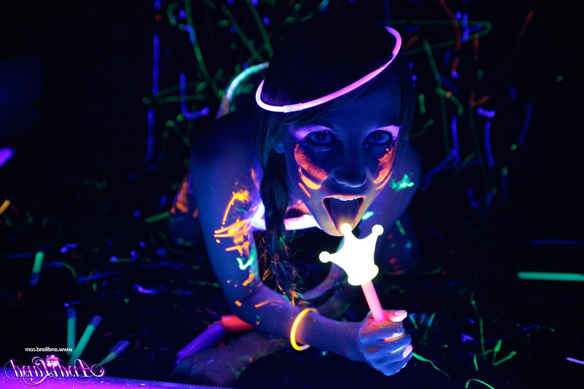 15P Andi Land gets super kinky with the black light and neon body paint