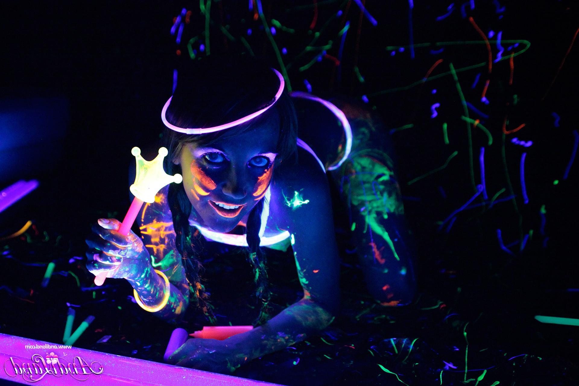 15P Andi Land gets super kinky with the black light and neon body paint