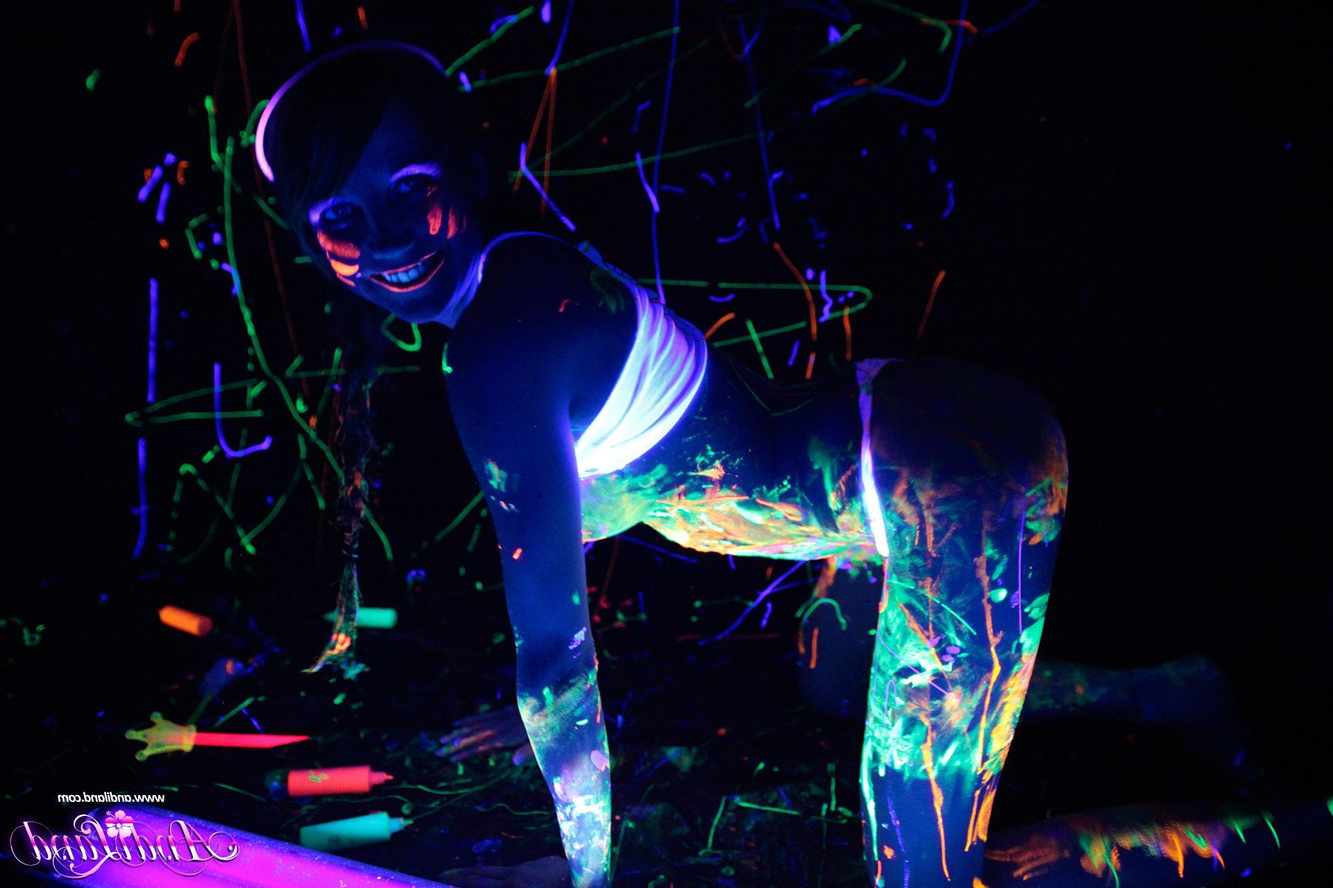 15P Andi Land gets super kinky with the black light and neon body paint
