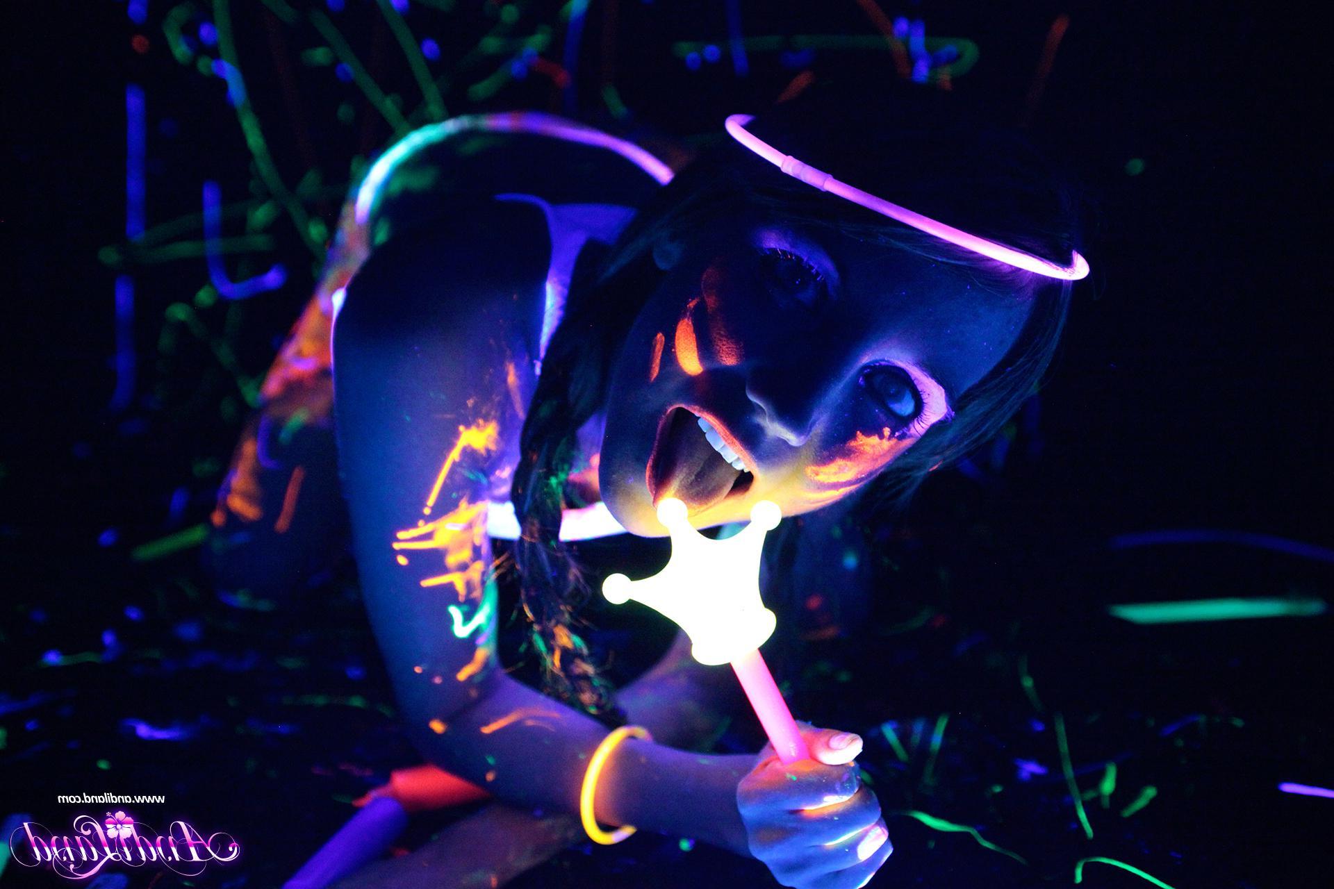 15P Andi Land gets super kinky with the black light and neon body paint