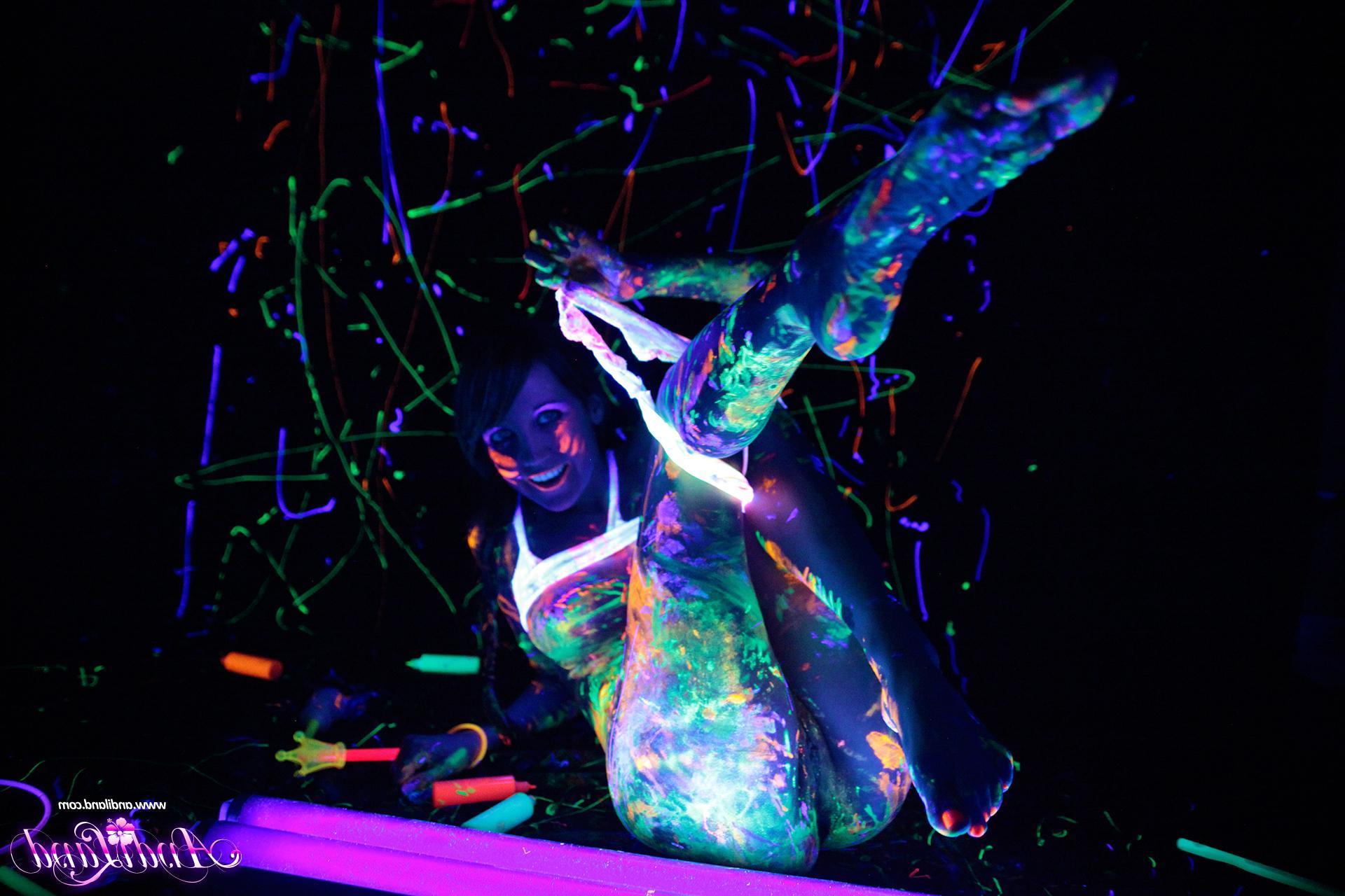 15P Andi Land gets super kinky with the black light and neon body paint