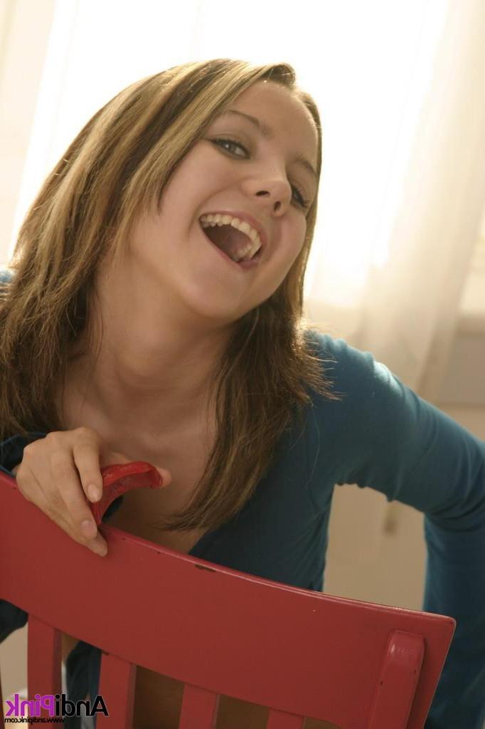 15P Andi Pink gets kinky on a chair with her lips