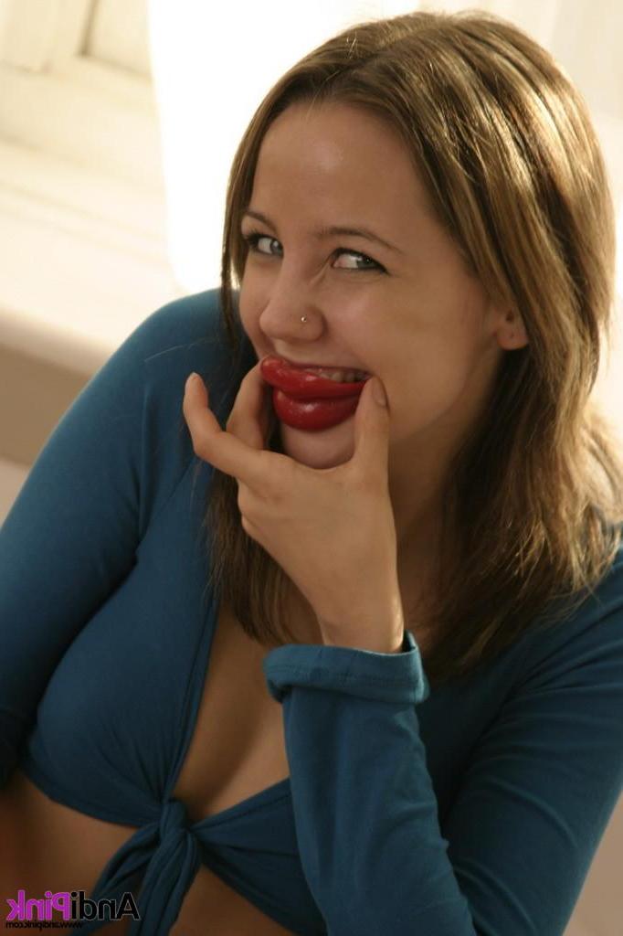15P Andi Pink gets kinky on a chair with her lips
