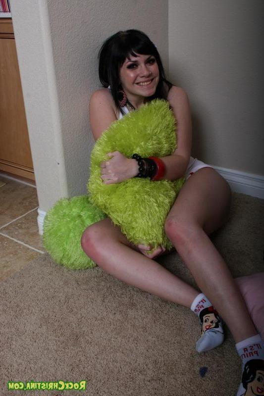 17P Pictures of Rock Christina ready for sex