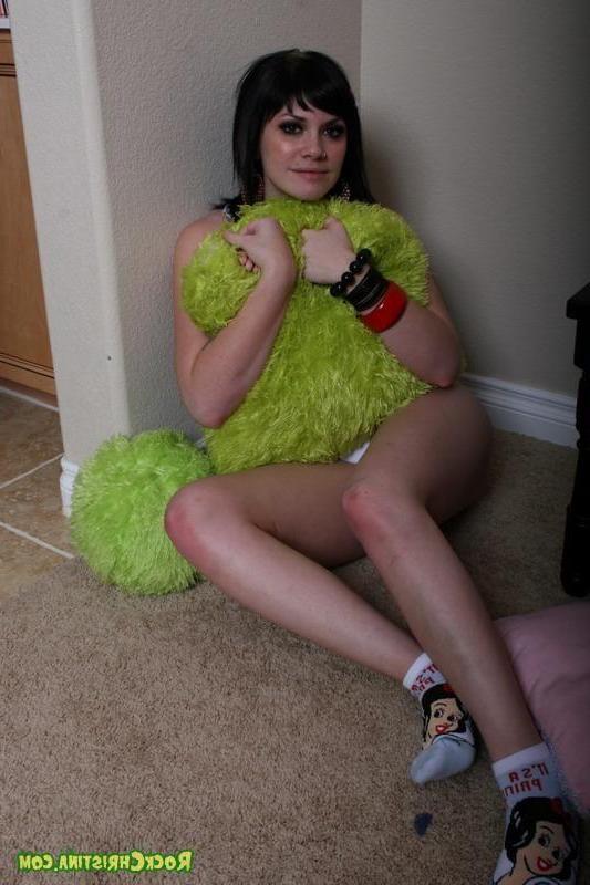 17P Pictures of Rock Christina ready for sex