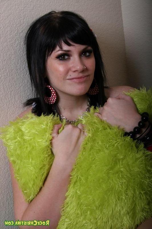 17P Pictures of Rock Christina ready for sex