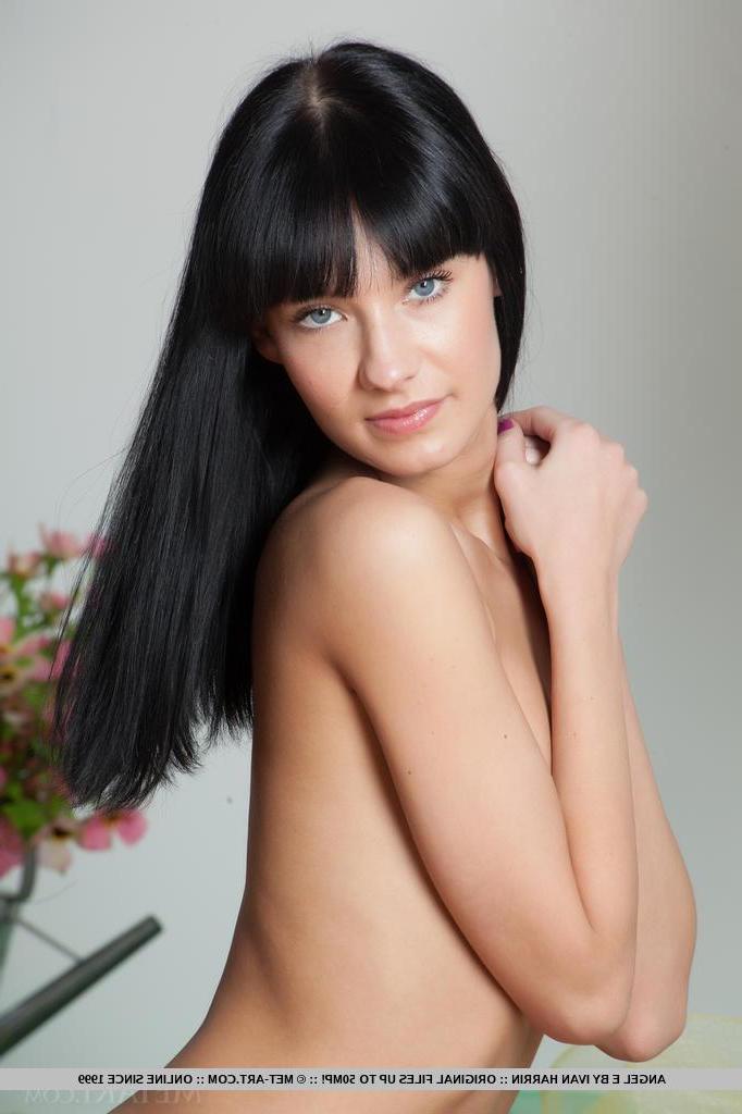 18P Beautiful girl Angel E strips completely naked and flaunts her tight body