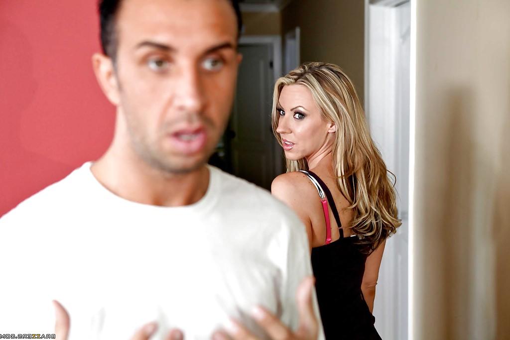 16P Stunning MILF Carolyn Reese in reality fucking scene