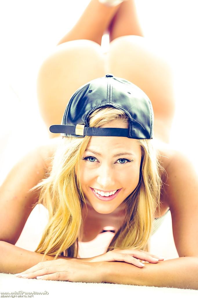 16P Babe with cool ass Carter Cruise introduces her nice hairy muff