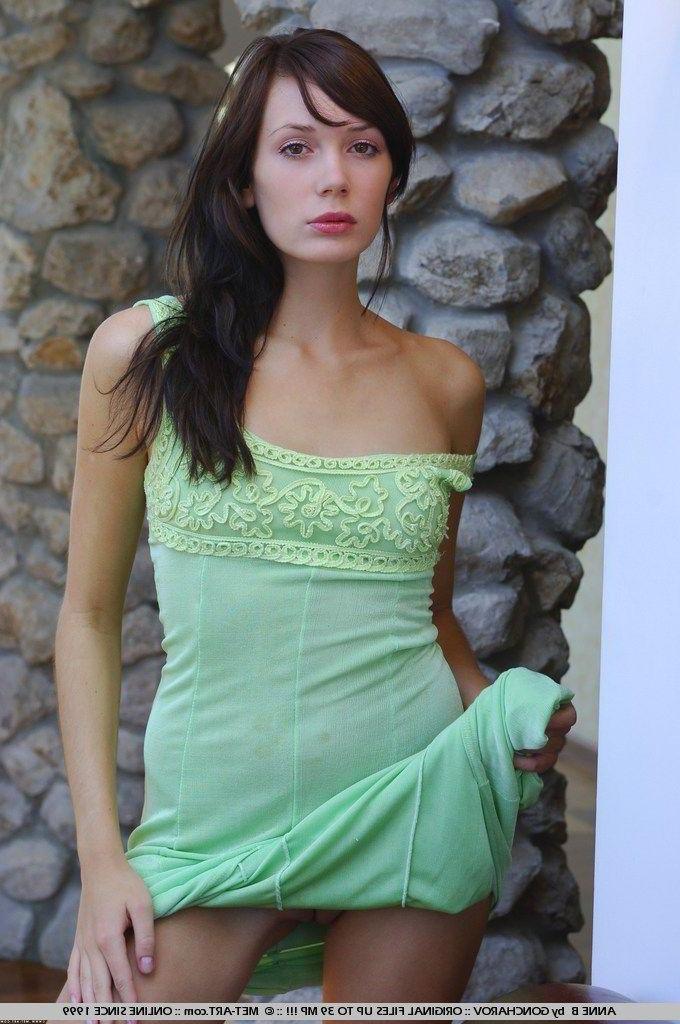 18P Pictures of Anne B naked and ready to fuck