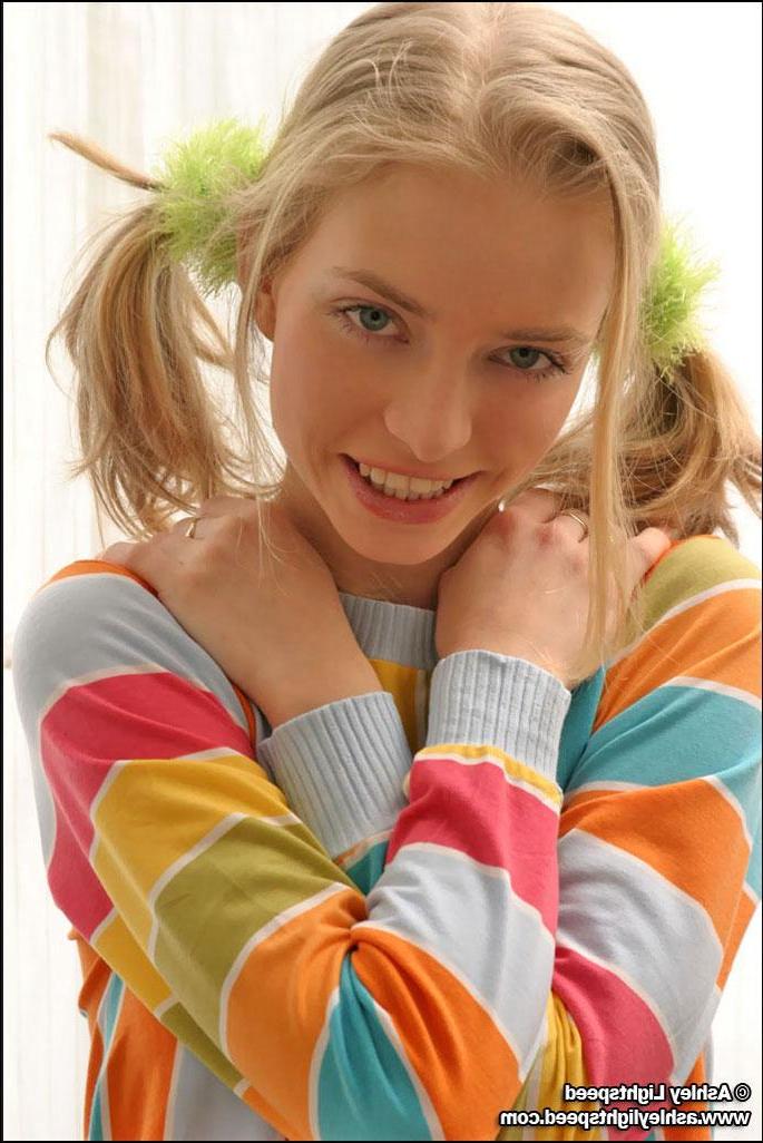 20P Pictures of Ashley Lightspeed showing you her cute tits