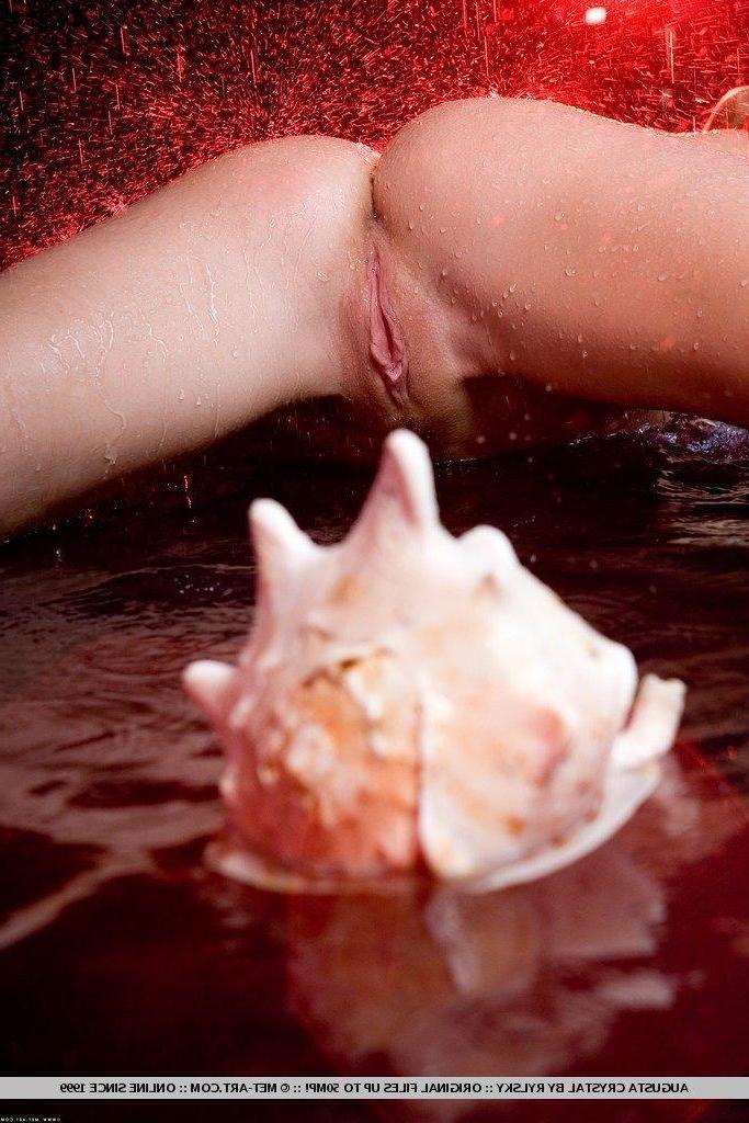 18P Pictures of teen star Augusta Crystal getting all wet for you