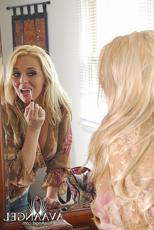 14P Pictures of Ava Angel doing her makeup