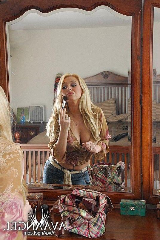 14P Pictures of Ava Angel doing her makeup