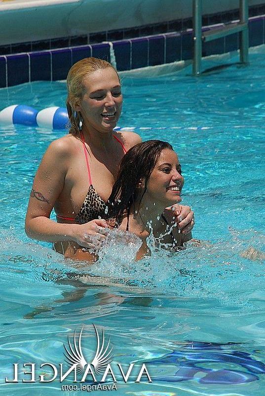 15P Pictures of Ava Angel getting kinky outside in her bikini