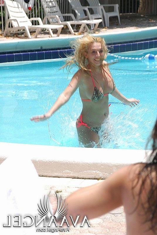 15P Pictures of Ava Angel getting kinky outside in her bikini