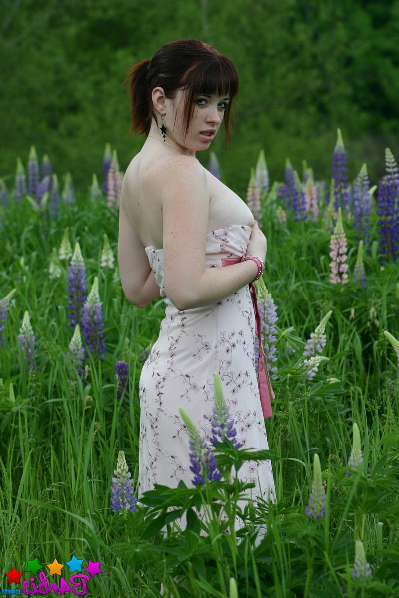 12P Barbie flashes her perfect tits and round ass outdoors in a grass field