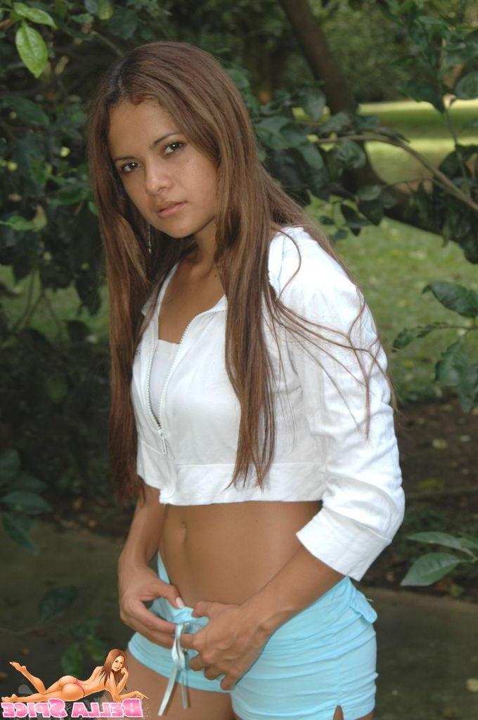 20P Pictures of Bella Spice showing you her tits