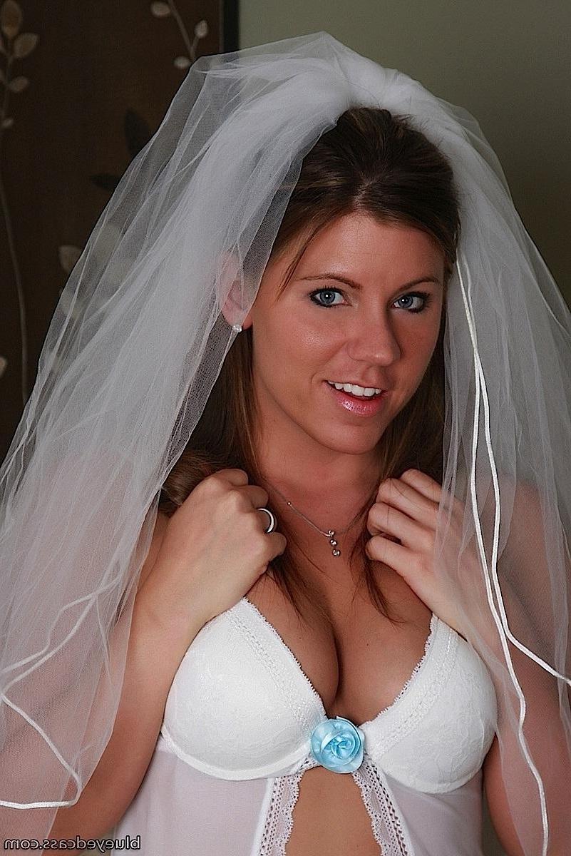 15P Pictures of Blueyed Cass craving you on her wedding night