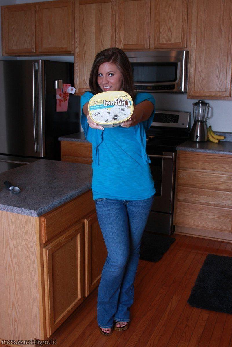 15P Pictures of Blueyed Cass getting kinky with ice cream