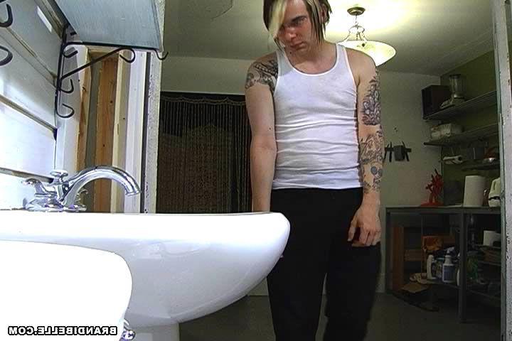 18P Pictures of teen star Brandi Belle getting kinky with her friends