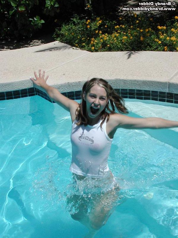 20P Pics of Brandy Didder getting all wet for you
