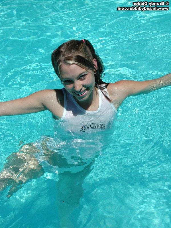 20P Pics of Brandy Didder getting all wet for you