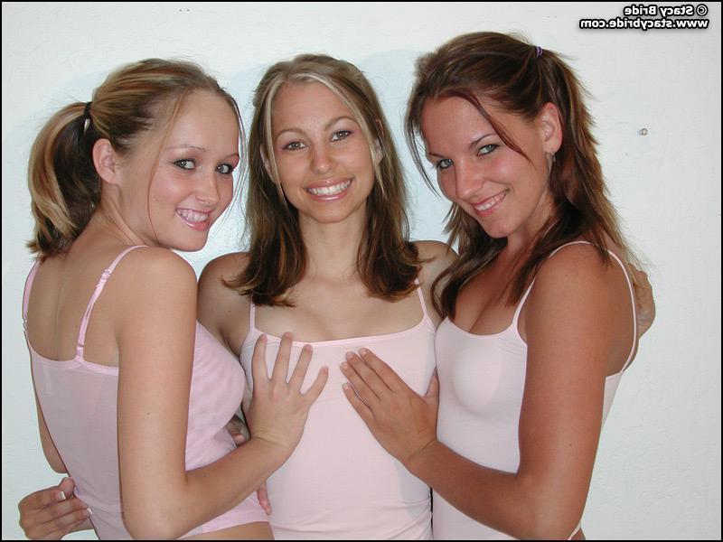 20P Pictures of 3 hot teen girls all naked together