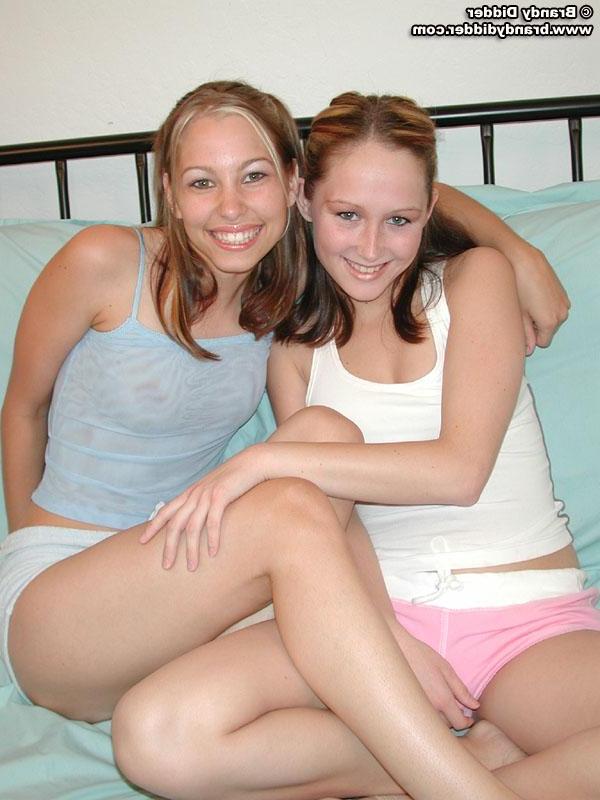 20P Pictures of Brandy Didder getting it on with her girlfriend
