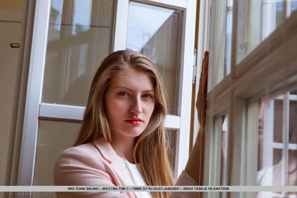 18P Beautiful coed Bretona gives you her hot body in "Sonerue"