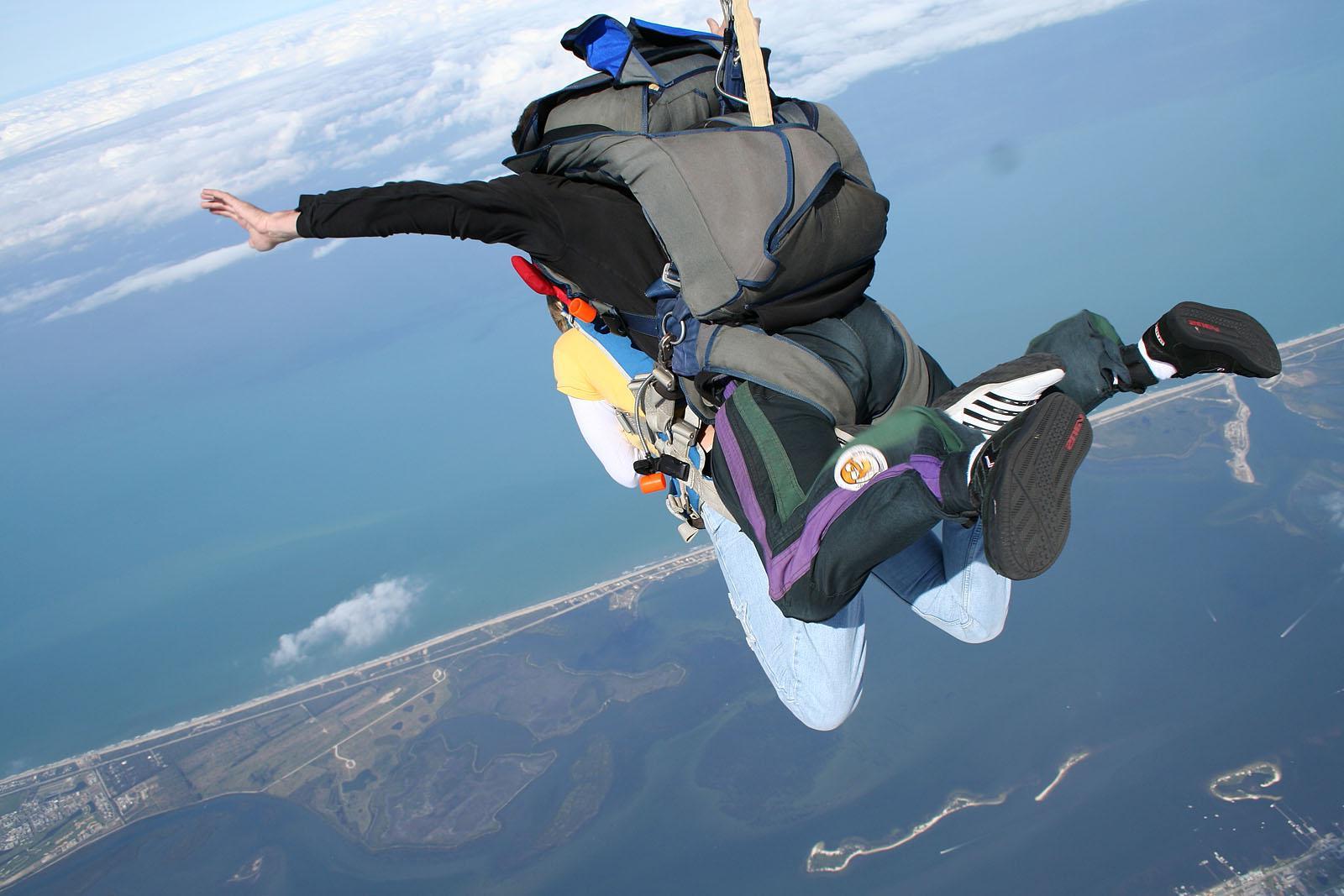 20P Pictures of Samantha Gauge and Brooke Skye going sky diving