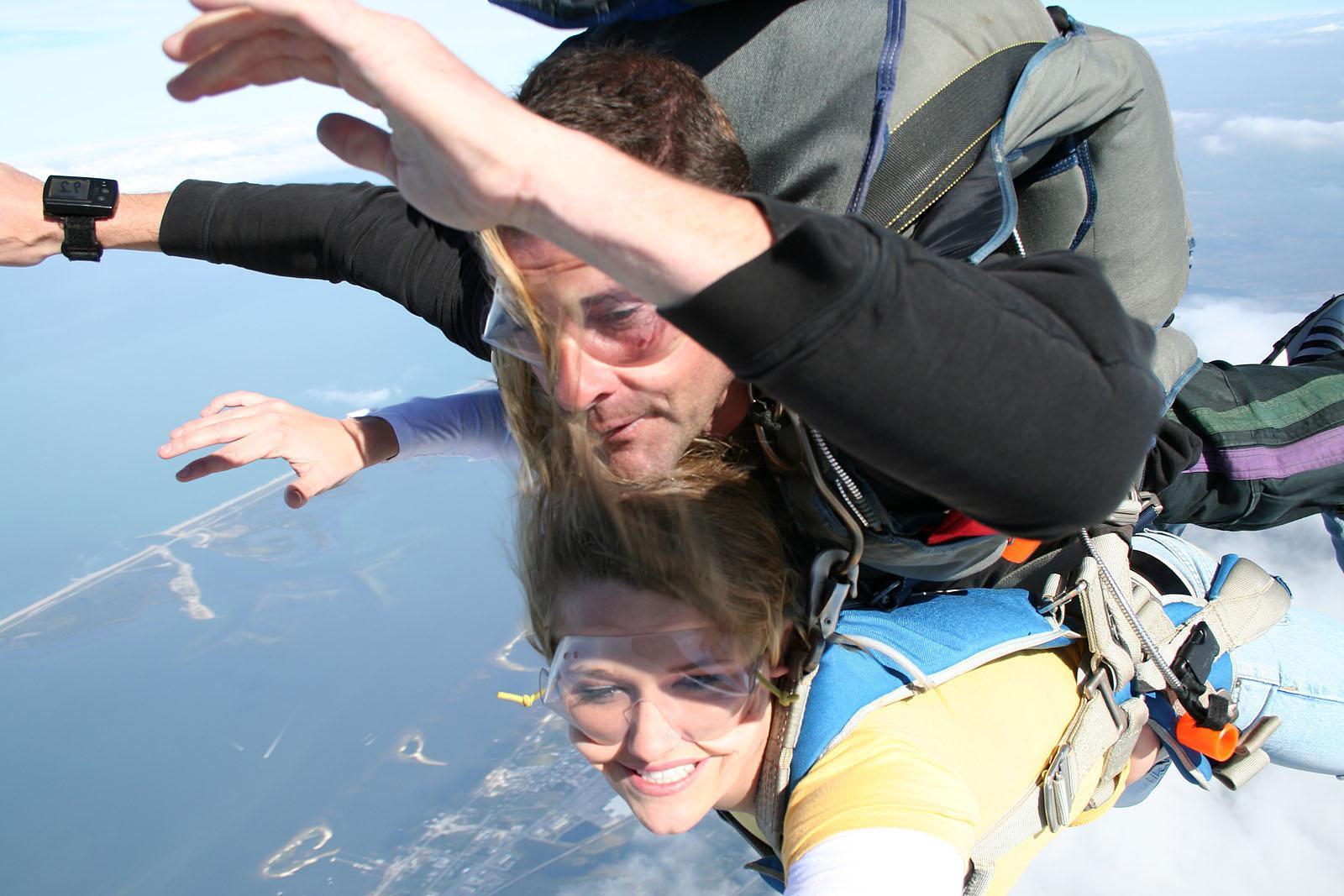 20P Pictures of Samantha Gauge and Brooke Skye going sky diving