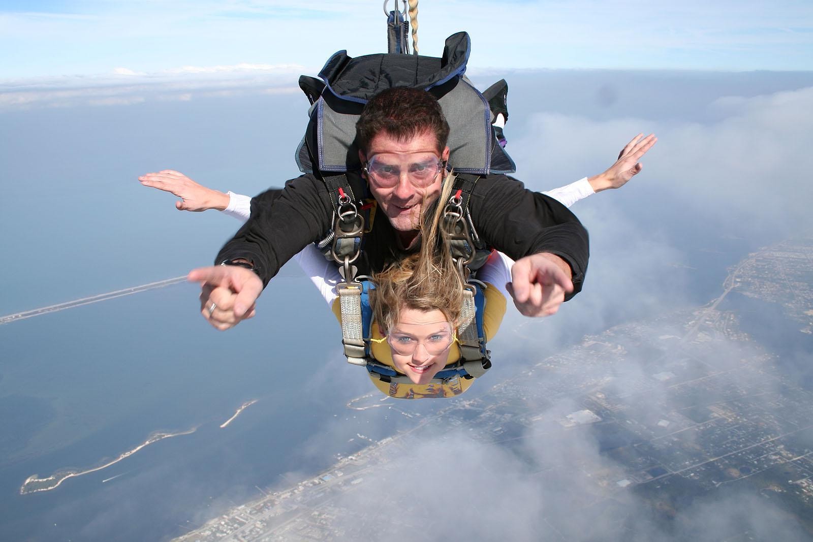 20P Pictures of Samantha Gauge and Brooke Skye going sky diving