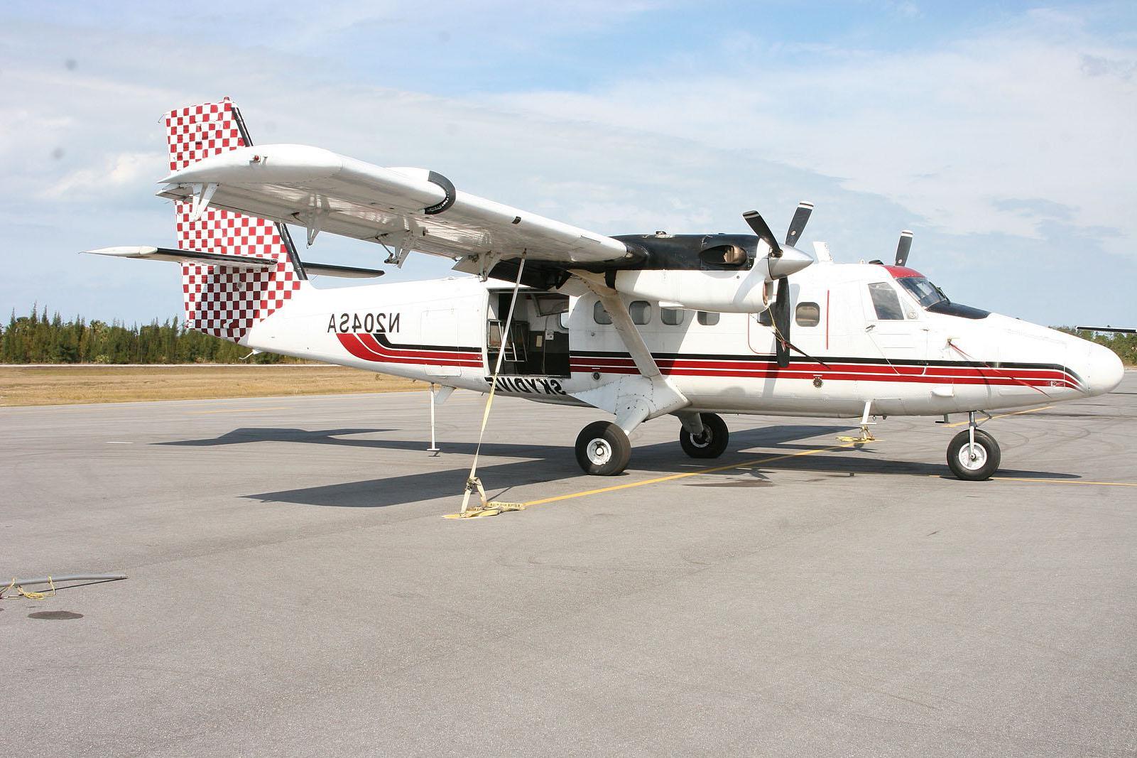 20P Pictures of Samantha Gauge and Brooke Skye going sky diving