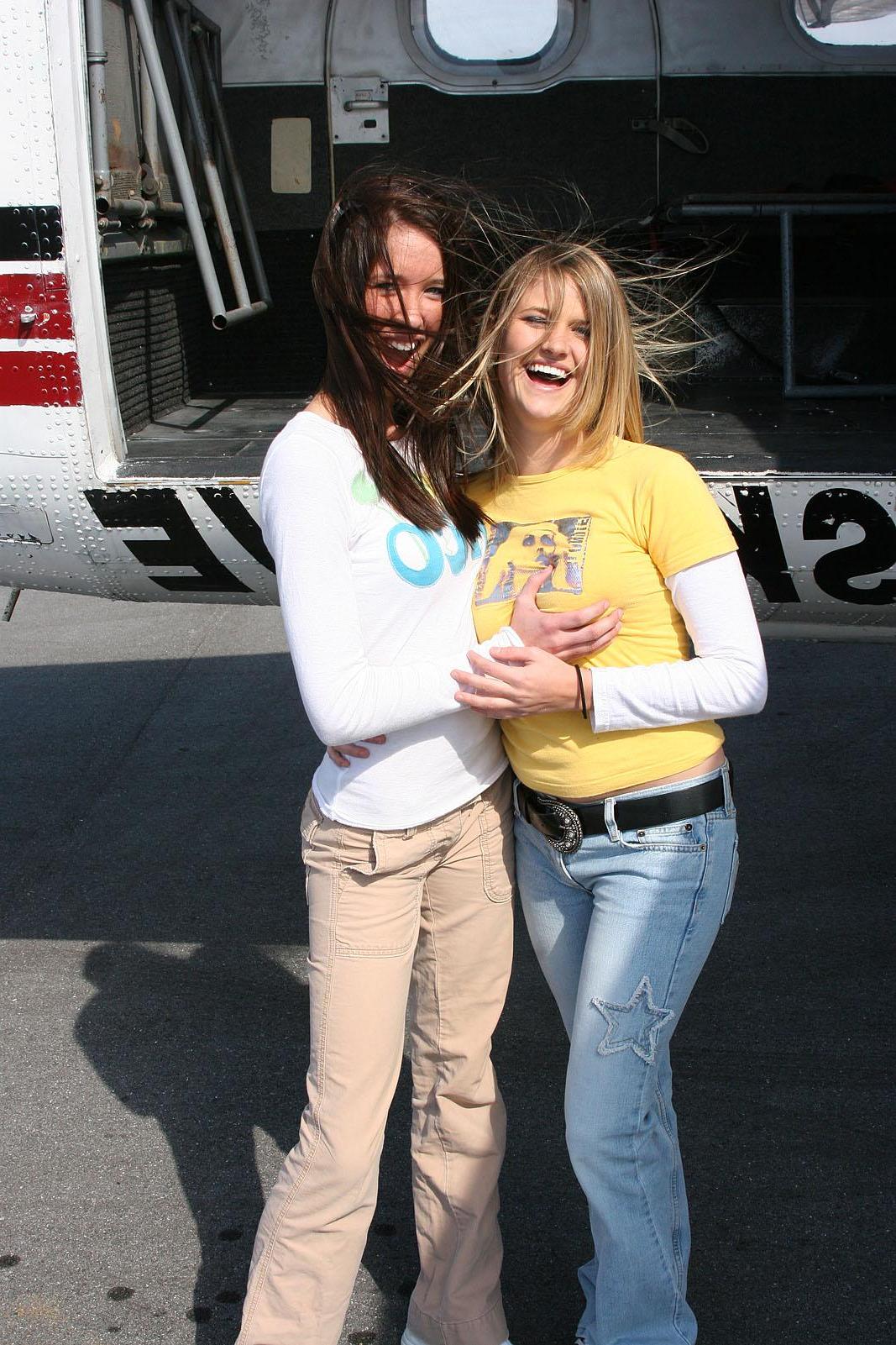 20P Pictures of Samantha Gauge and Brooke Skye going sky diving