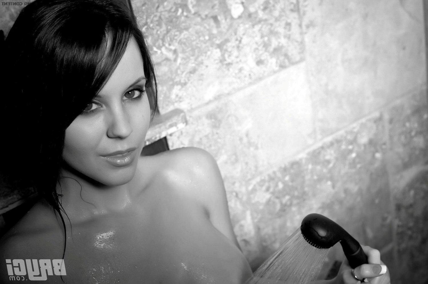 15P Bryci takes a hot classic shower