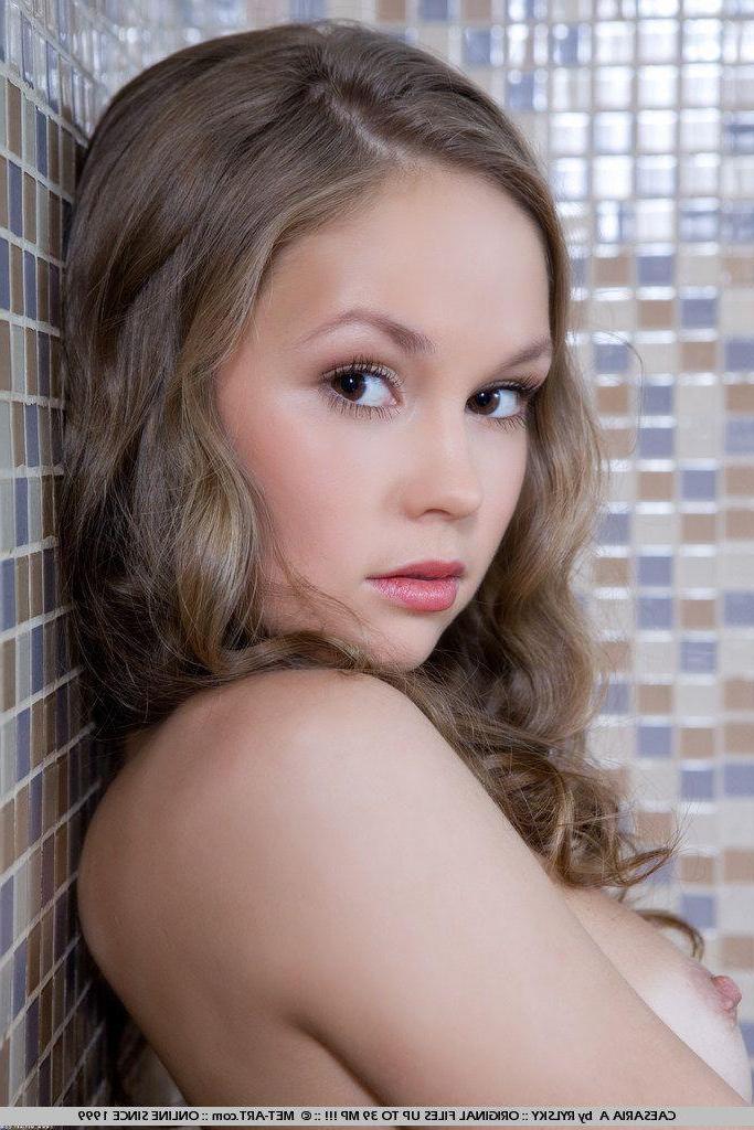 19P Pictures of teen girl Ceasaria A spreading her legs in the shower