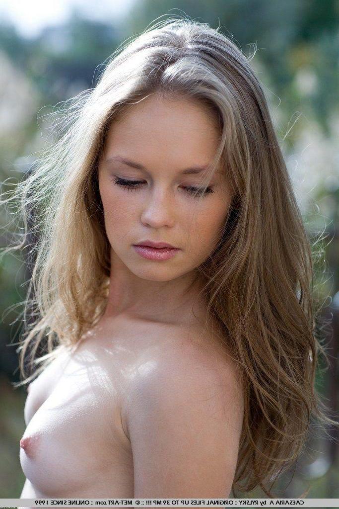 19P Pictures of Ceasaria A naked and ready to fuck
