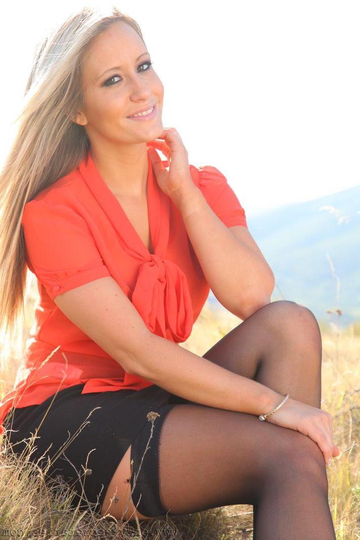 16P Blonde teen Candice Collyer strips for you outside
