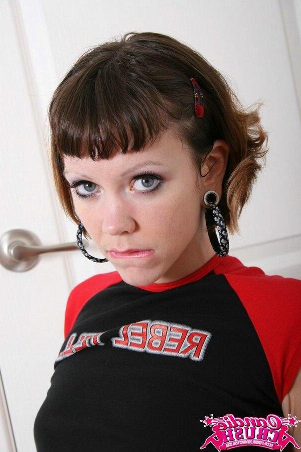 15P Pictures of Candie Crush showing you her small tits
