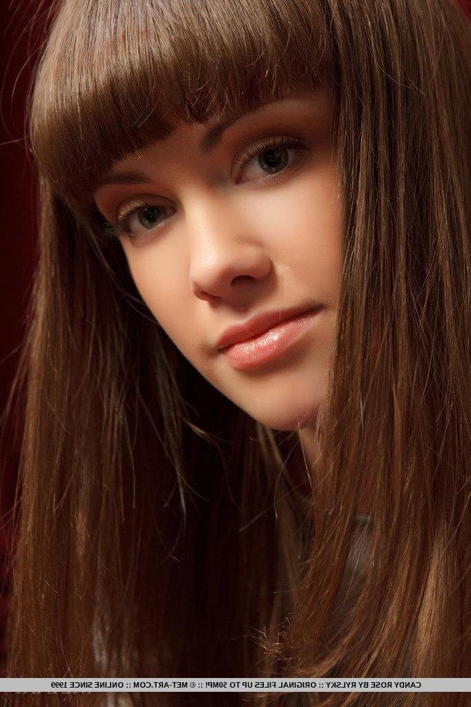 18P Pictures of hot brunette teen Candy Rose spreading her legs for you