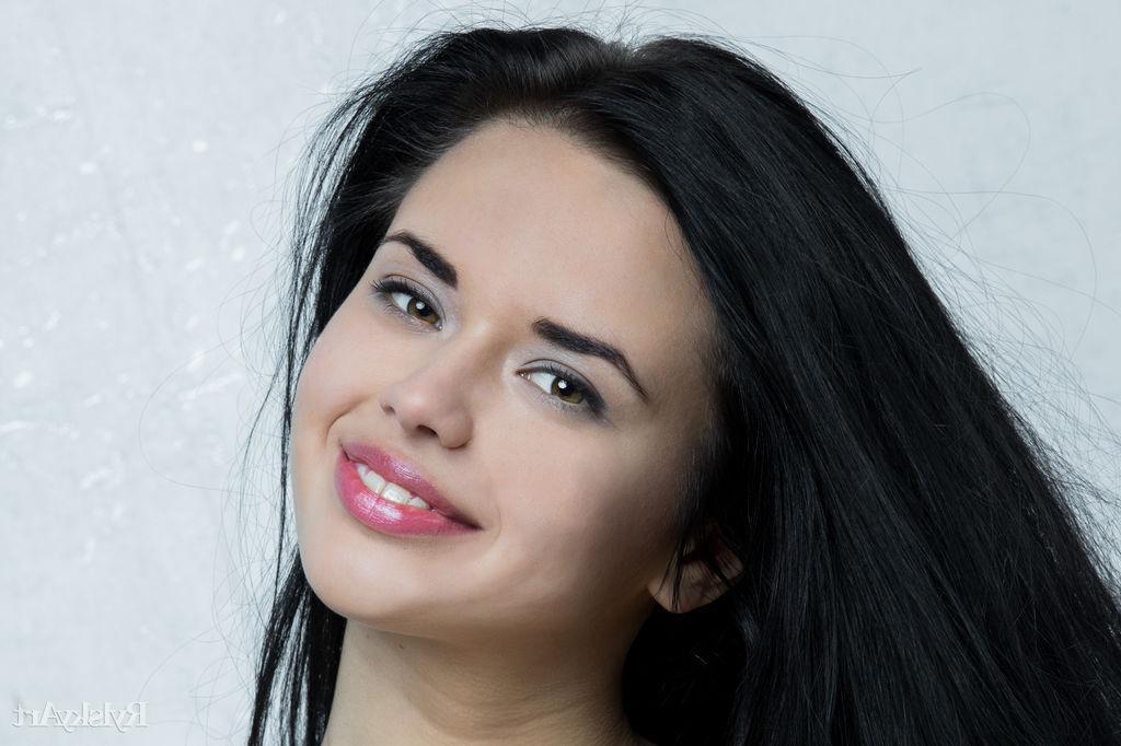 16P Beautiful girl Carmen Summer shows you her fully nude body in "Fahaga"