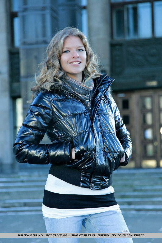 18P Pictures of teen babe Catherine A totally naked just for you