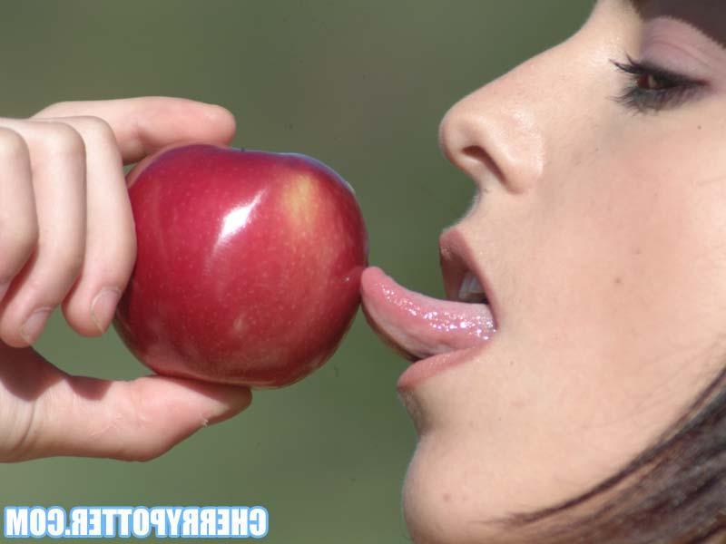 15P Cherry toys her juicy wet pussy