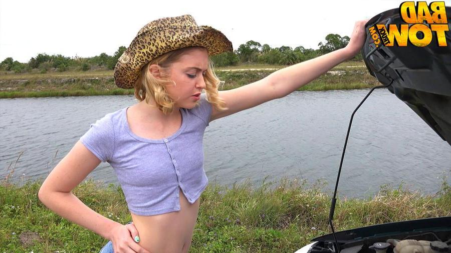 12P Blonde teen Chloe Couture pays for the tow truck by putting out